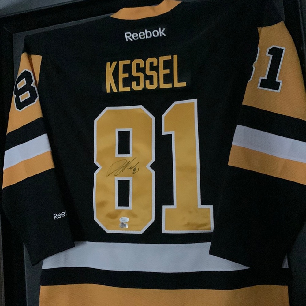 Phil Kessel autographed jersey